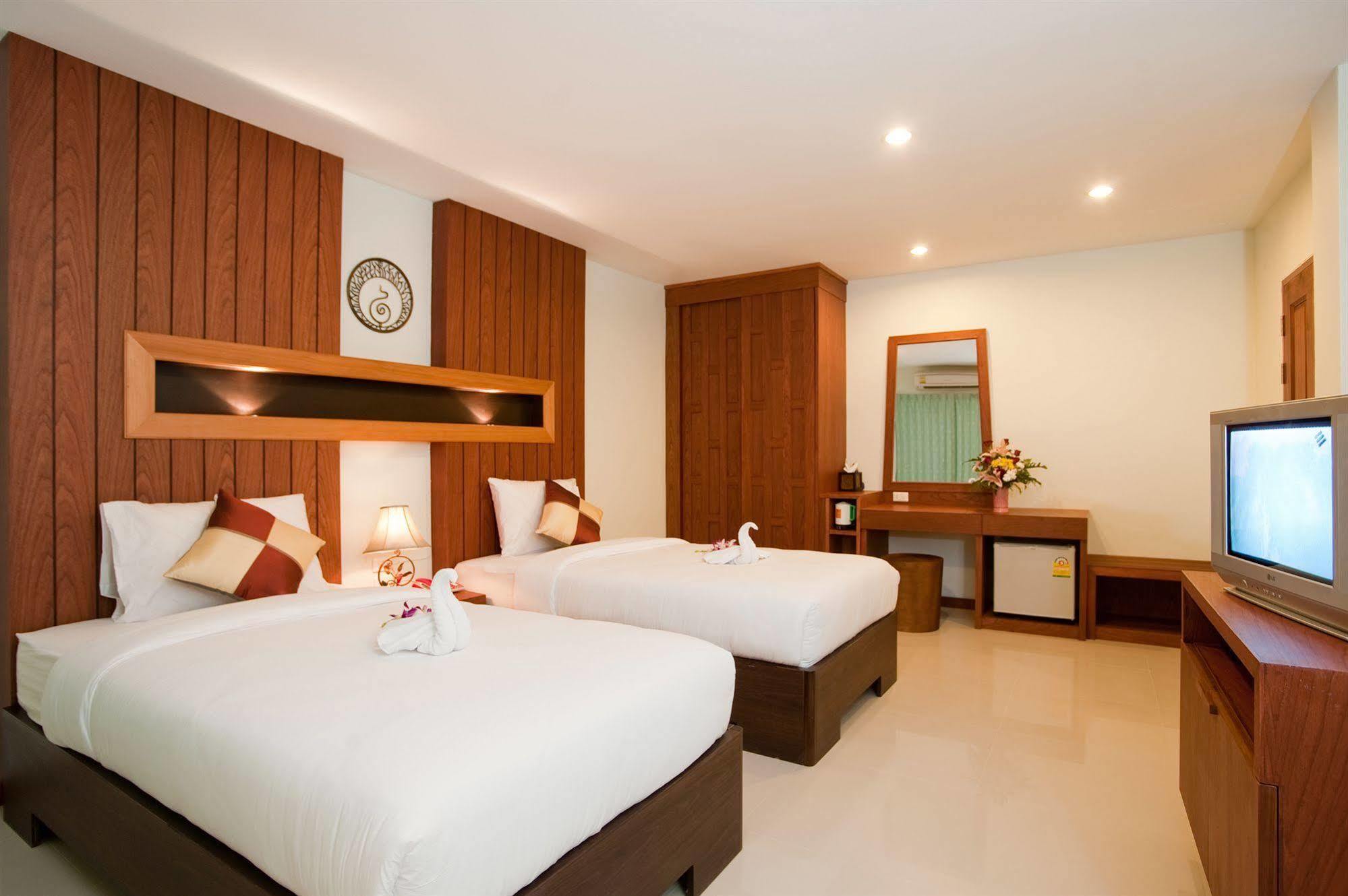 Deva Suites Patong Phuket Екстериор снимка