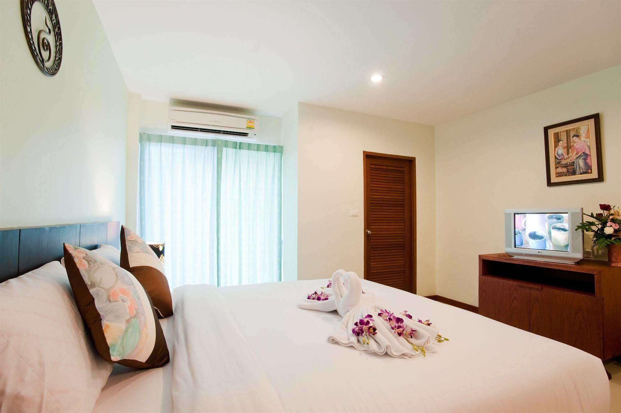 Deva Suites Patong Phuket Екстериор снимка
